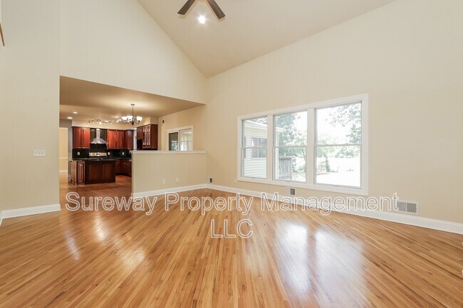 Building Photo - 2 Lucha Ct