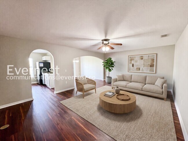 Foto del edificio - Limited Time Special Offer / 3 Bed/2 Bath Home with Garage / Pet-Friendly / Vouchers Accepted / A...