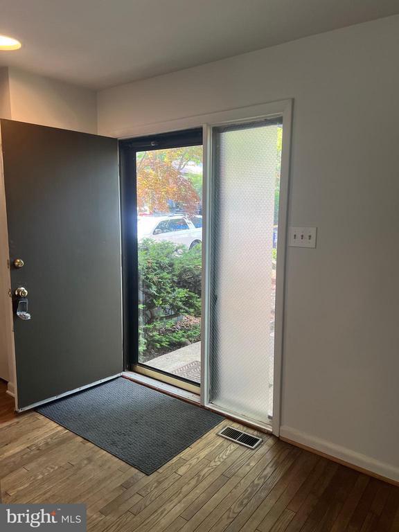 Building Photo - 2040 Golf Course Dr