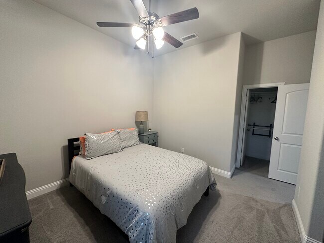 Foto del edificio - 6504 Theale Ct