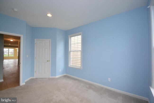 Building Photo - 215 Spring Meadow Dr