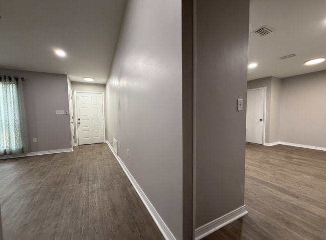 Building Photo - 1810 Valparaiso Blvd