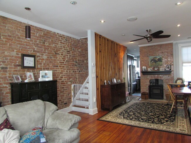 Building Photo - 1426 K St SE