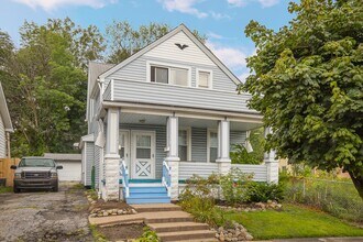 Building Photo - 3262 W 122nd St