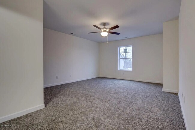 Building Photo - 225 Holly Grove Ct E