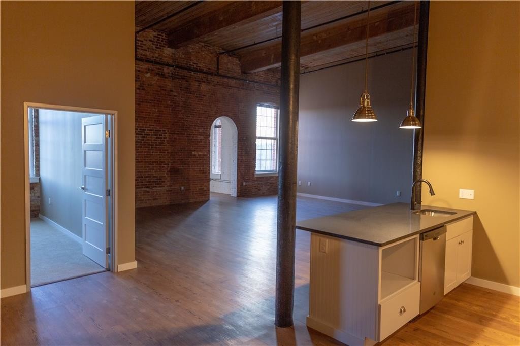 Building Photo - 1 Knight St