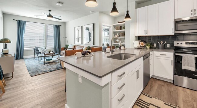 Foto del edificio - 6400 E Riverside Dr