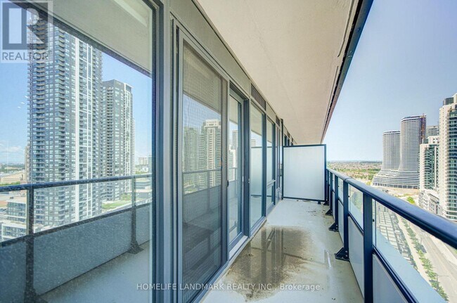 Photo du bâtiment - 448 Burnhamthorpe Rd W