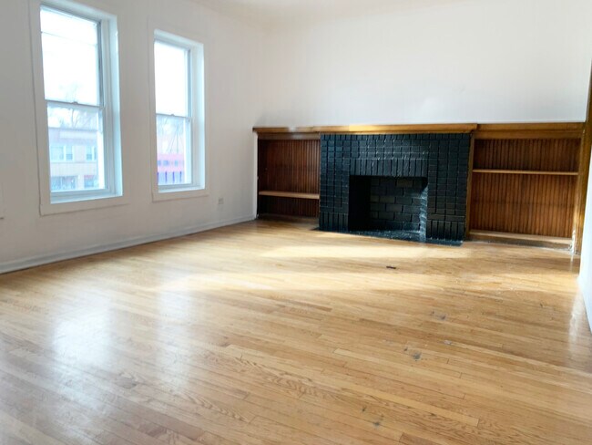 Building Photo - 6056 W North Ave