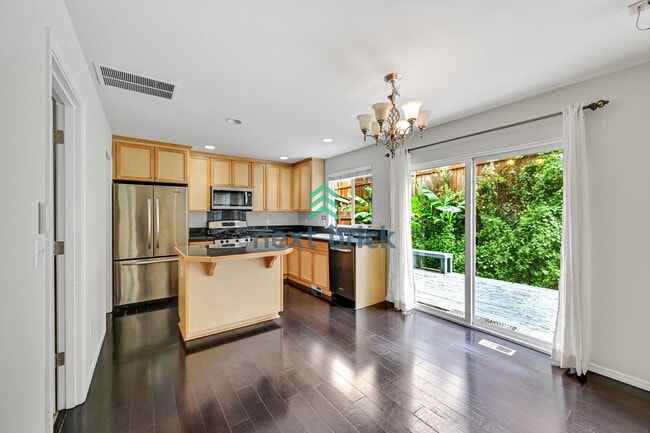 Building Photo - 3 BED & 2.5 BATH SINGLE FAMILY HOUSE FOR RENT