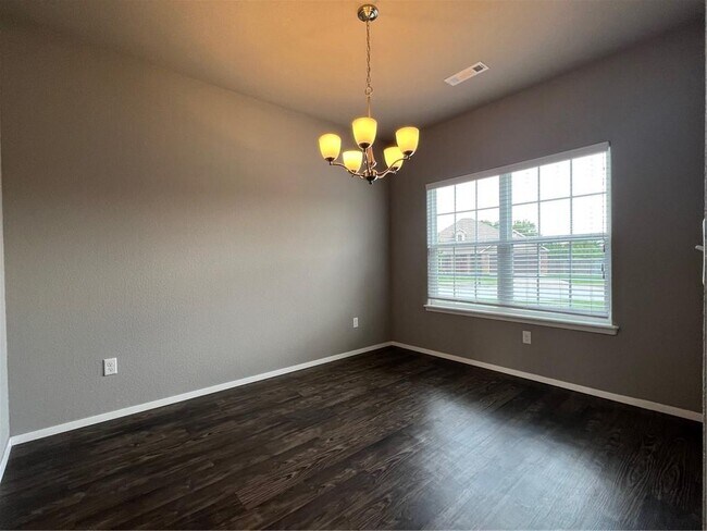 Building Photo - 1306 W Walker Dr