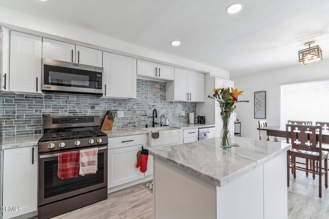 Building Photo - 6022 Paseo Encantada