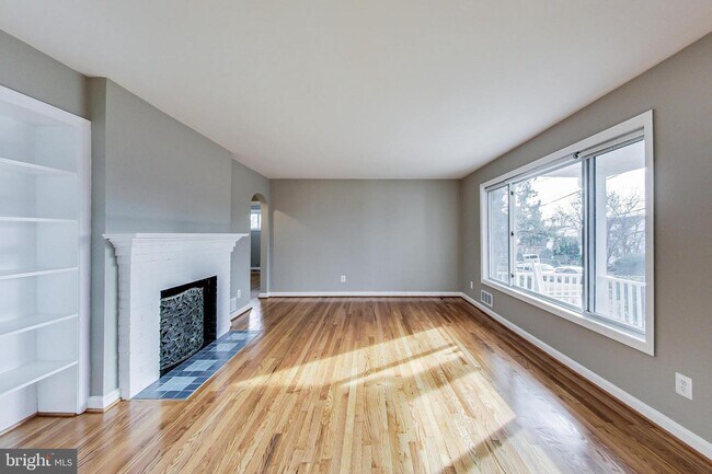 Foto del edificio - 2421 Homestead Dr