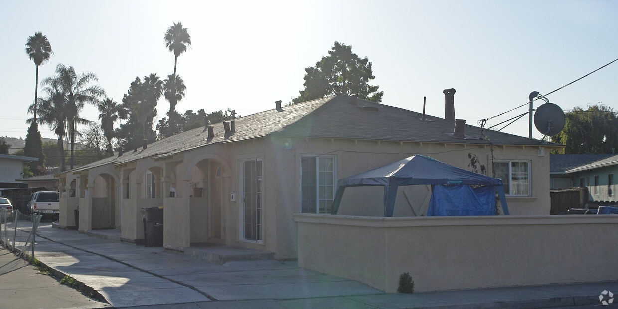 Building Photo - 1530 Mono Ave