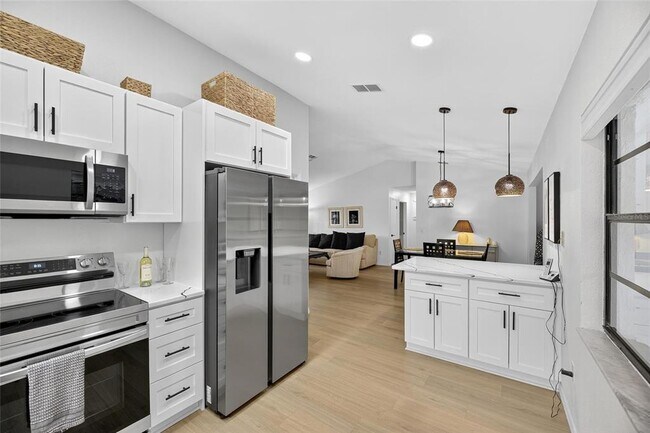 Building Photo - 8137 English Elm Cir