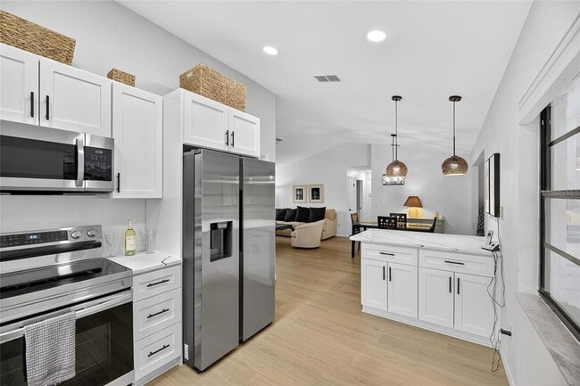 Foto del edificio - 8137 English Elm Cir