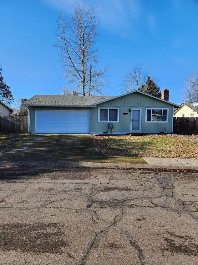 Primary Photo - 3 Bedroom Home Excellent Location Near Sch...