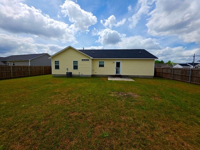 Building Photo - Multi-year lease available!