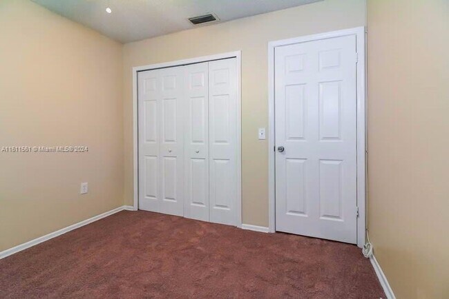 Foto del edificio - 4575 NW 113th Ave