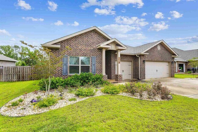 Building Photo - 5/3.5BA pool/hot tub home in gated community