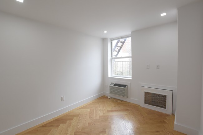 Building Photo - 34 8th Ave