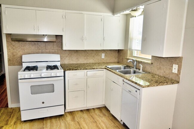 Building Photo - 2434 Dunloe Dr