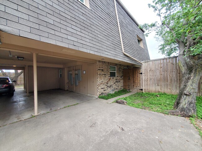 Building Photo - 6333 -6339 Granbury Rd,
