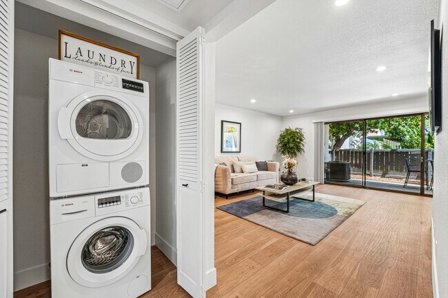 Building Photo - Summerwood Apartments