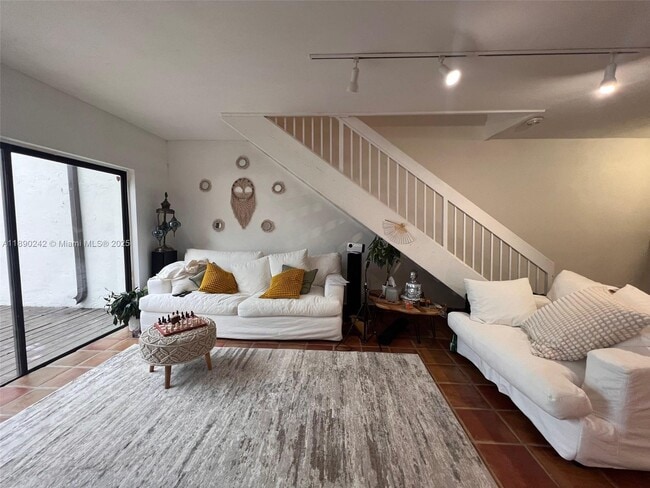 Foto del edificio - 596 NE 199th Terrace