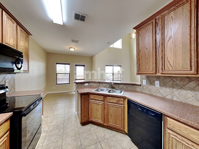Foto del edificio - 3706 Boxwood Dr
