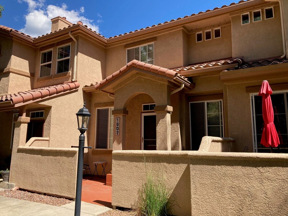 Primary Photo - 2 Bedroom Townhome Next to Quail Lake