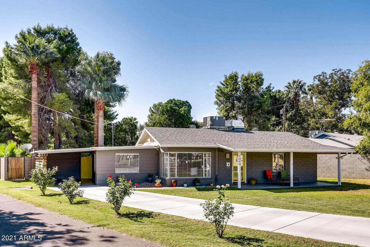 Foto principal - 1049 E Colter St