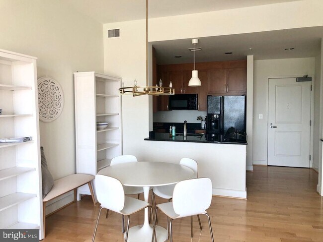 Foto del edificio - 4101 Albemarle St NW