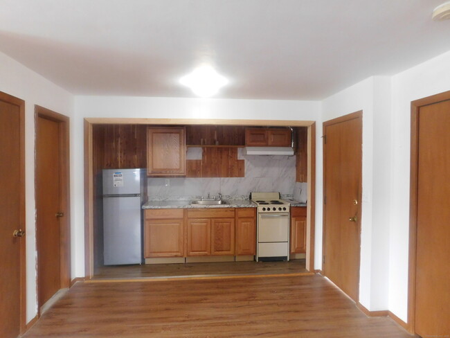Building Photo - 5 Larson Dr
