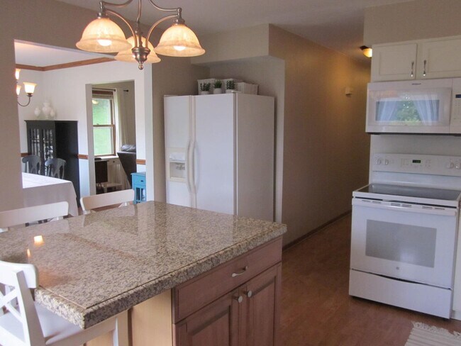 Kitchen - 440 Hi View Dr