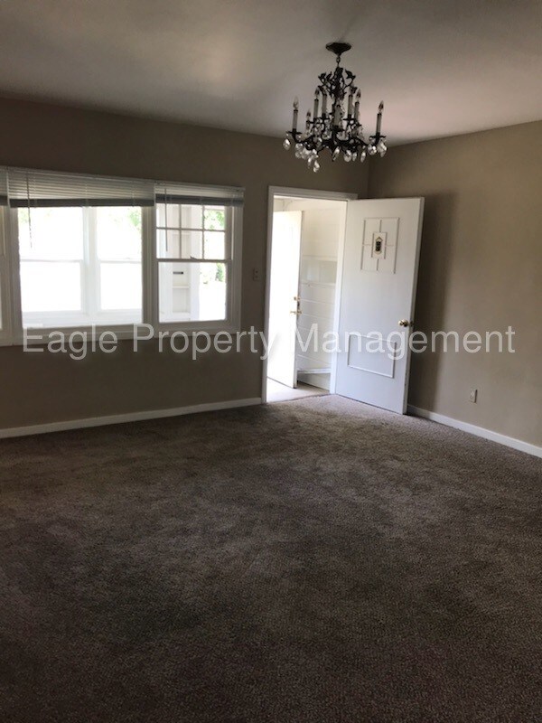 Building Photo - Cute 2BD 1BA In Colonial Heights