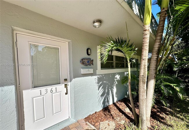 Foto del edificio - 1361 NE 40th Pl