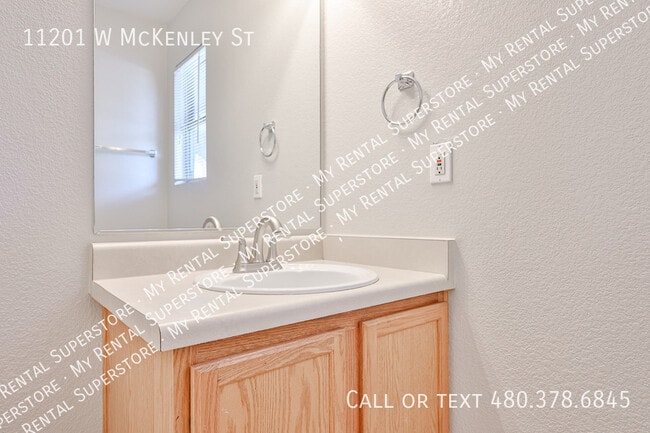 Foto del edificio - 11201 W McKinley St