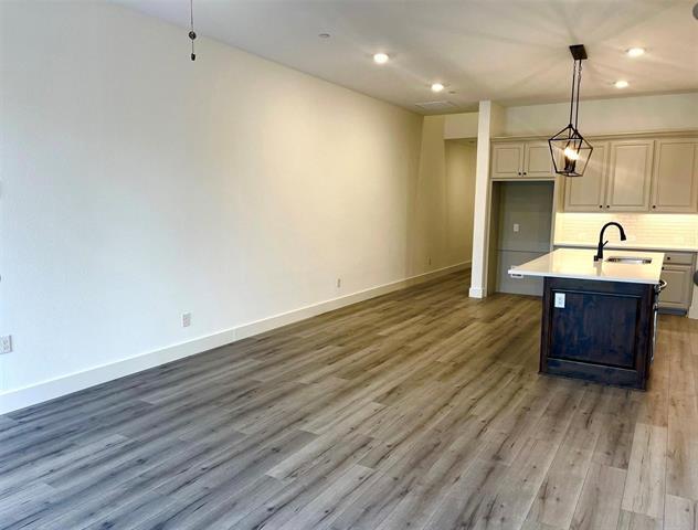 Foto del edificio - 605 Cloverleaf Dr