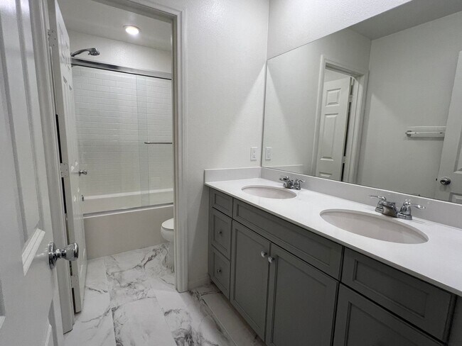 Foto del edificio - Spring Valley 4 bed 3 bath