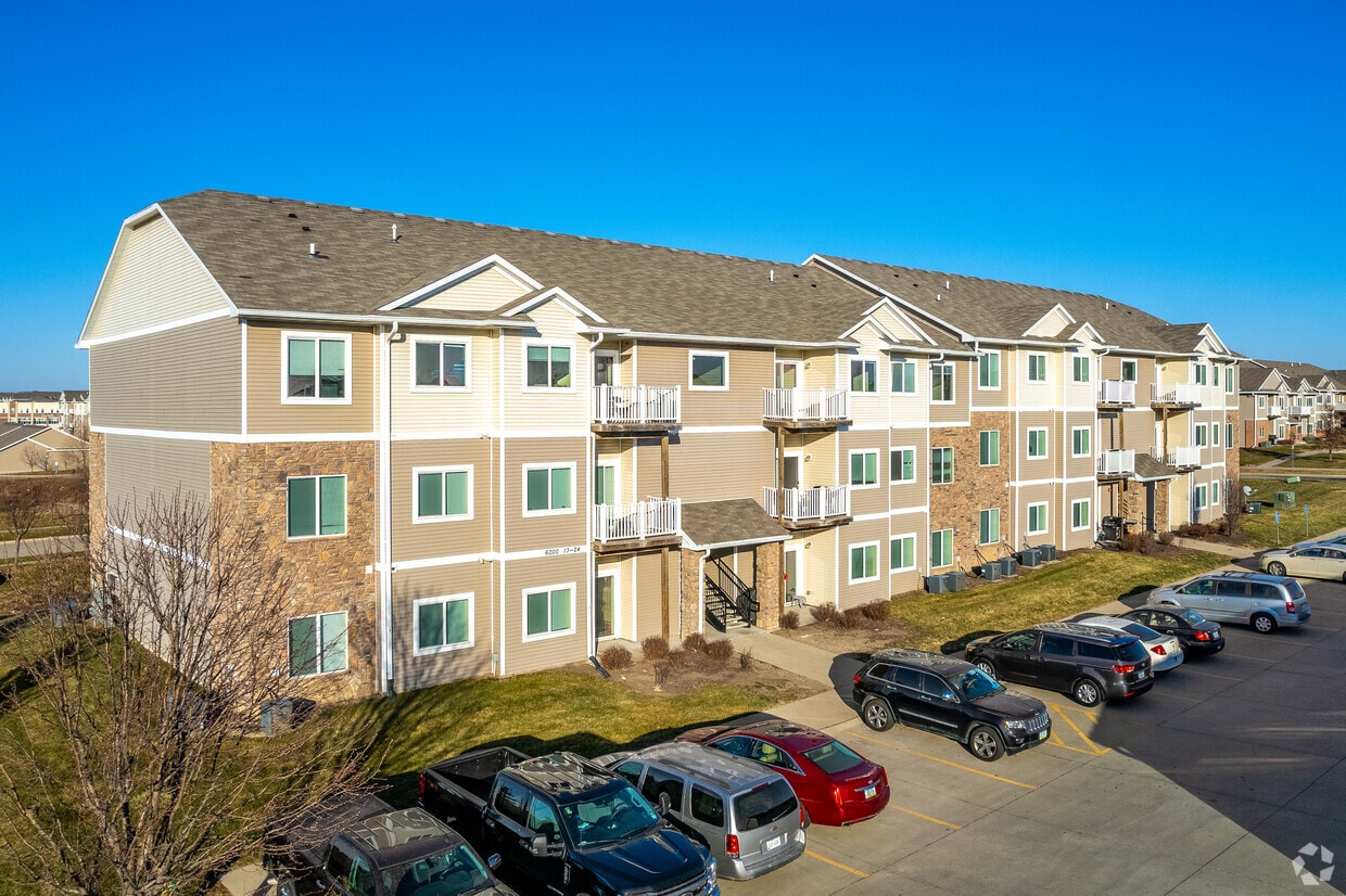 Sterling Pointe II Apartments in Johnston, IA