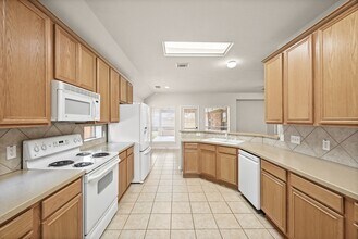 Building Photo - 18403 Lost Maples Ct