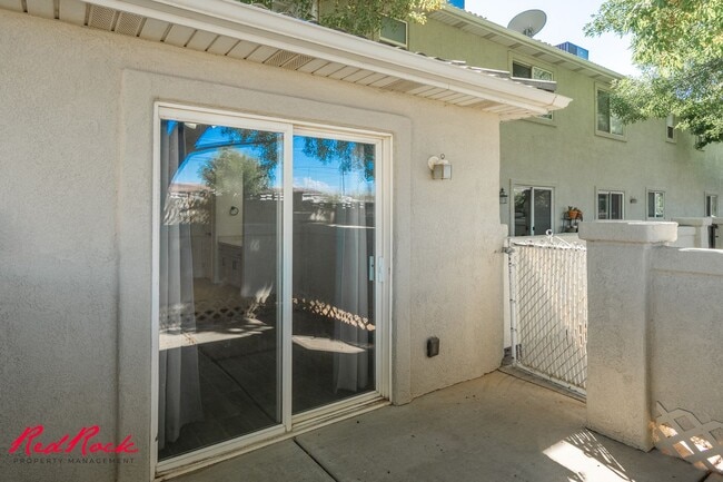 Building Photo - Pet Friendly! 3 Bedroom Single-Level Condo in St. George!