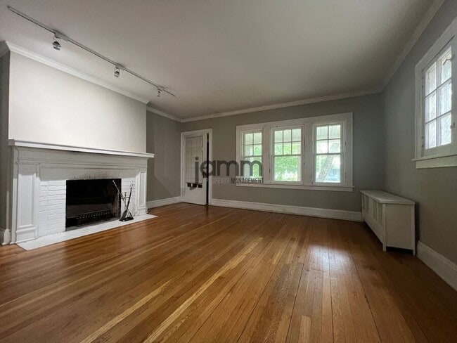Building Photo - 3079 Meadowbrook Blvd