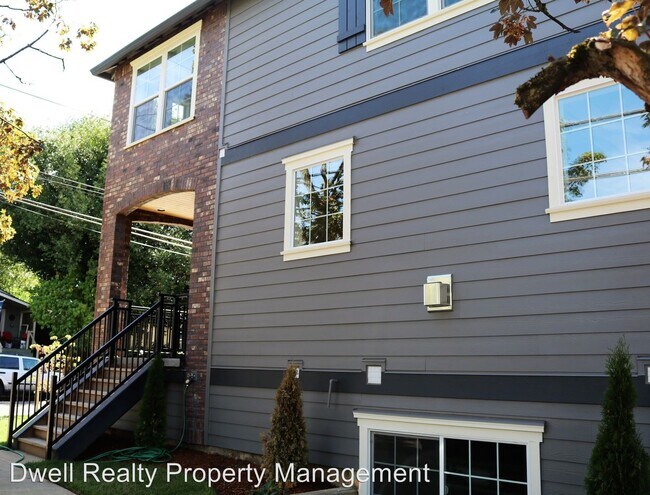 Building Photo - 7333 N Fiske Ave