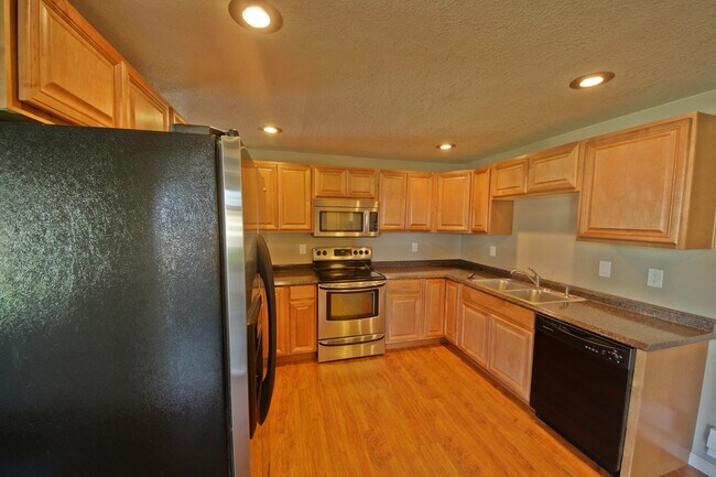 Building Photo - EASY LIVING - SE BOISE 2BR/1BA - New appli...