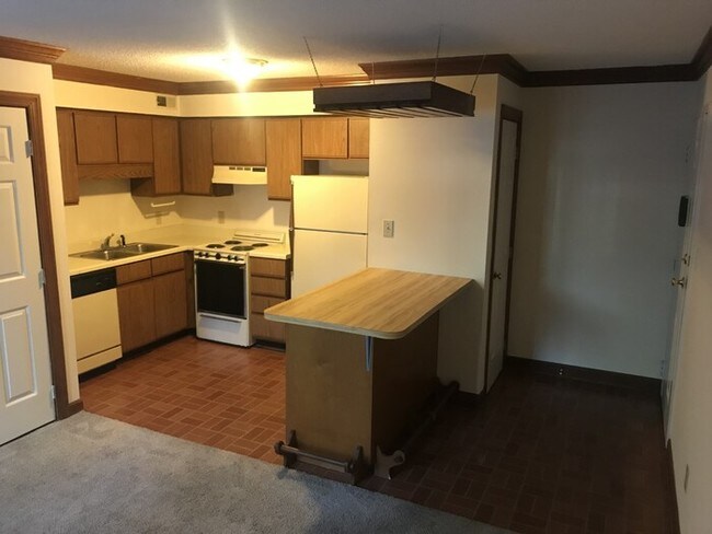 Building Photo - One bedroom