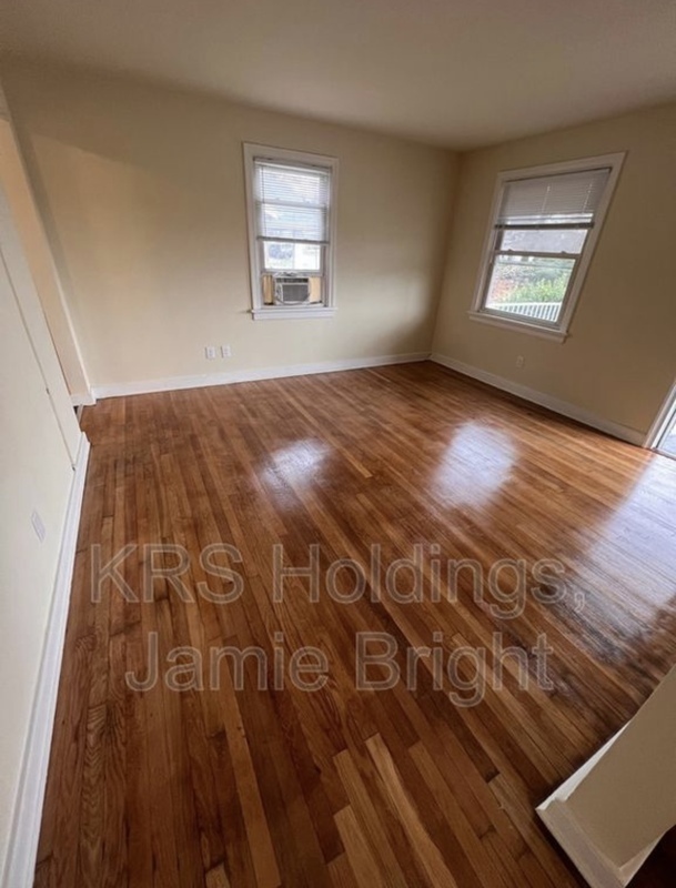 Building Photo - 3105 Logandale Ave