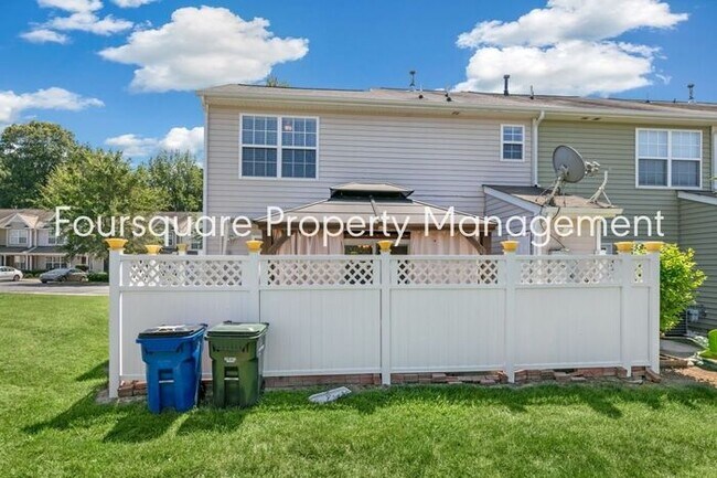 Building Photo - End Unit Townhome | First Floor Master Bed...