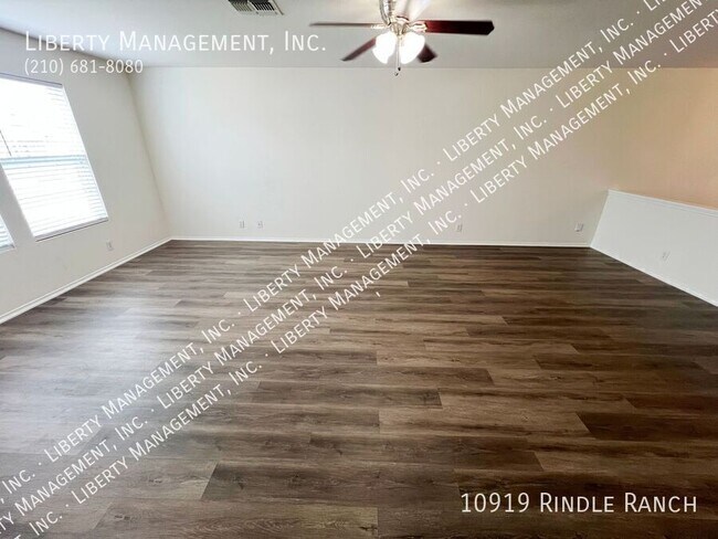 Foto del edificio - 10919 Rindle Ranch